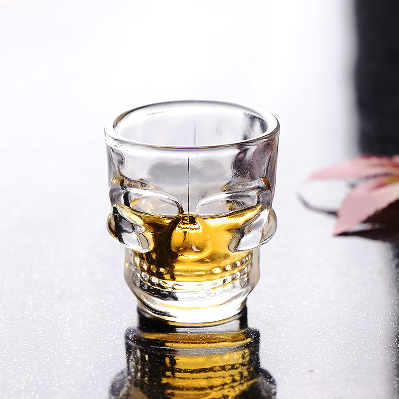 Factory wholesale 500ml medium-sized leaf European-style glass wine empty bottles with 50ml skull glass wine glasses Application Scenario