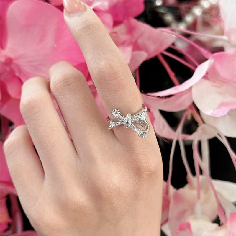 A cute Japanese and Korean girl's high-end, light luxury three-dimensional bow opening ring with a sweet, cool, fashionable and niche design full figure