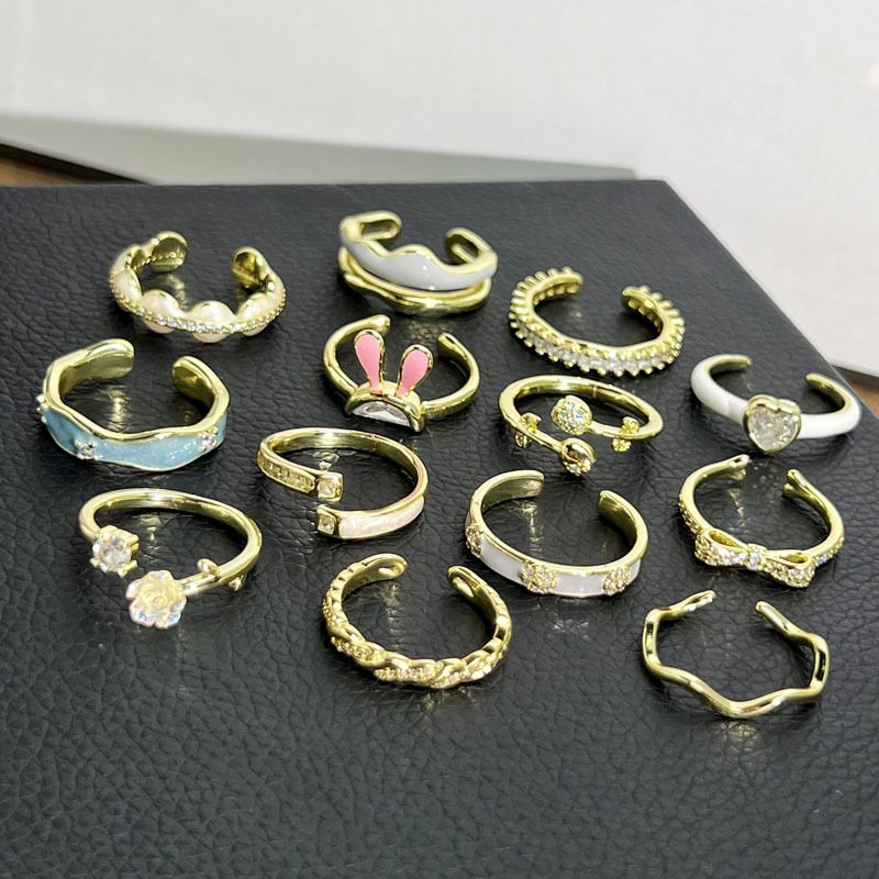 This is a niche, light luxury, and simple design style ins drip glaze open ring. It exudes a fashionable geometric floral charm and a high-end feel full figure