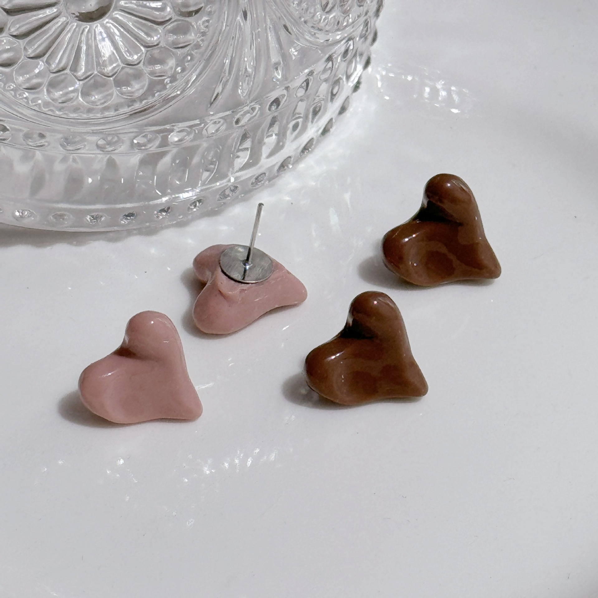 Solid color irregular heart-shaped stud earrings, sweet and girlish, simple and versatile earrings for women, ins trend, 2025 new style details Picture