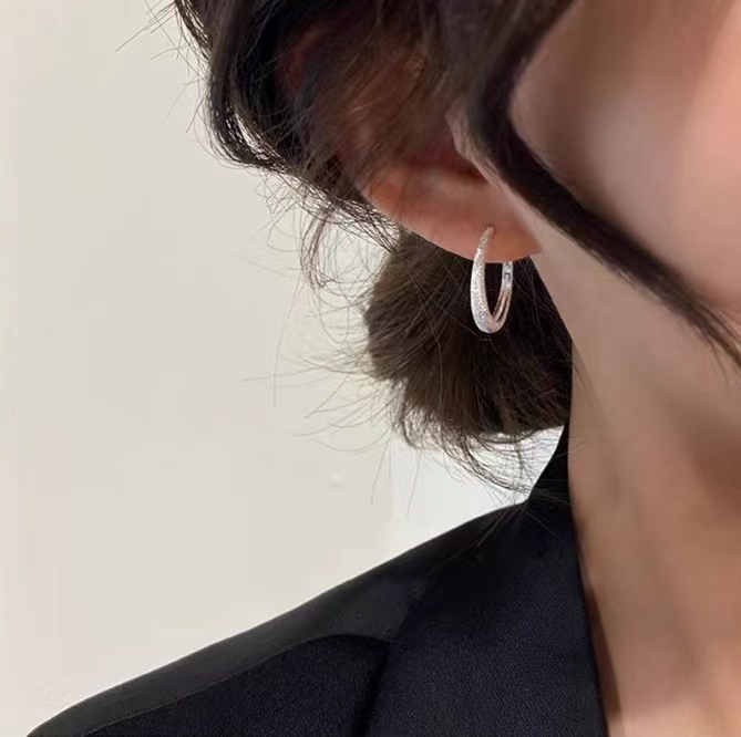 "Natural Sparkle" Silver matte ring earrings, a unique and high-end look for women, elegant and casual plain ring earrings Specification drawing