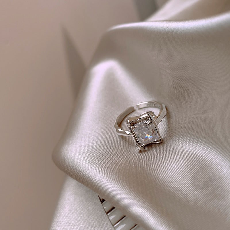Korean colorful light luxury zircon star ring women's fashion style, unique and niche design, high-end feel, ins cold style Application Scenario