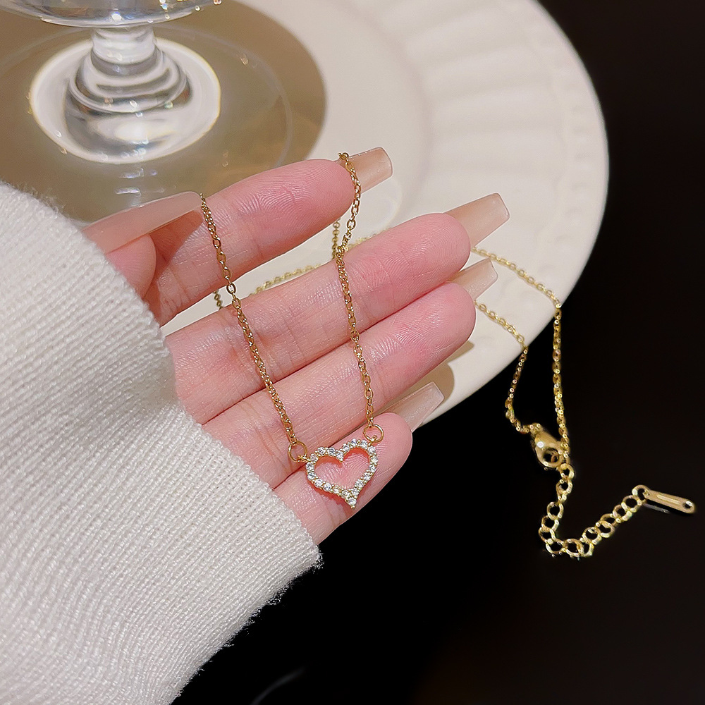 Temperament and heart titanium steel necklace, light luxury and niche design sense collarbone chain, 2024 new style bestseller necklace accessory wholesale Specification drawing