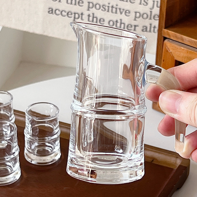 Bolimei Baijiu dispenser, spirits cup, bamboo joint glass cup, Baijiu cup, creative transparent bottle with handle Application Scenario
