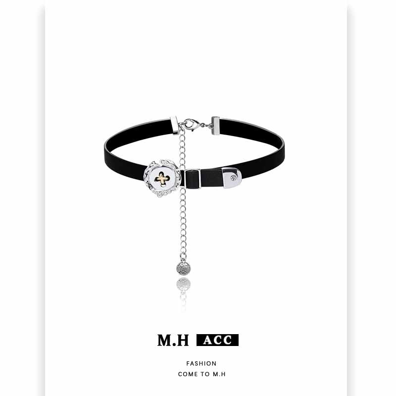 Leather button necklaces, punk style street choker fashion necklaces, hot girl niche design necklaces wholesale Application Scenario