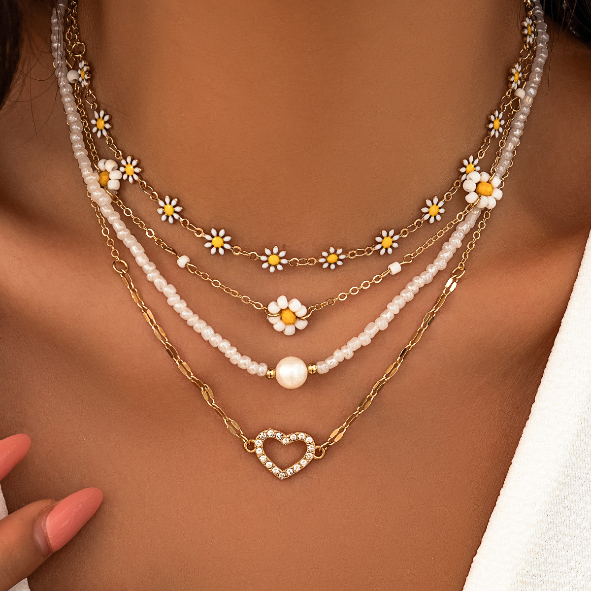 European and American cross-border jewelry sweet and spicy imitation pearl Daisy set necklace, women's niche heart-shaped full diamond collarbone necklace full figure