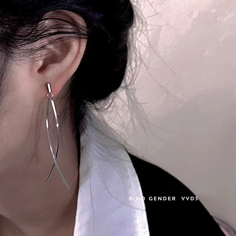 Minimalist cross-tassel stud earrings, a new trend in 2025, are high-end earrings that are popular on Instagram for women Specification drawing