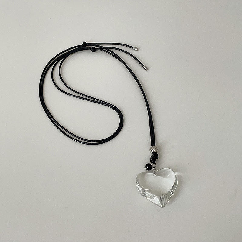 Transparent resin large heart-shaped pendant necklace for women, Korean niche design sense, pull-out leather neck chain collarbone chain for women Application Scenario