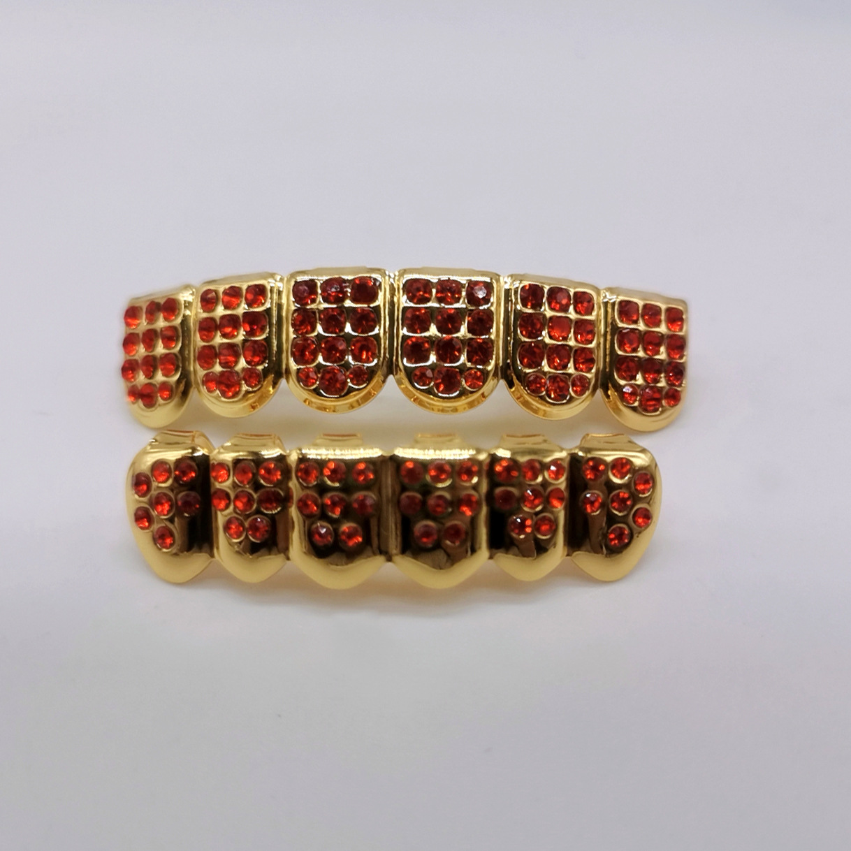 The manufacturer supplies HIPHOP teeth, Halloween colorful stage props, dentures, and trendy and fashionable dentures full figure