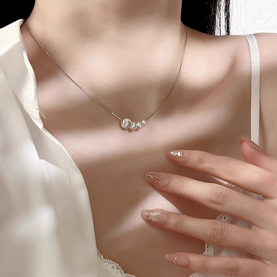 This Korean brushed and frosted ball necklace features a niche design for women, a simple and versatile collarbone chain with a cold style full figure