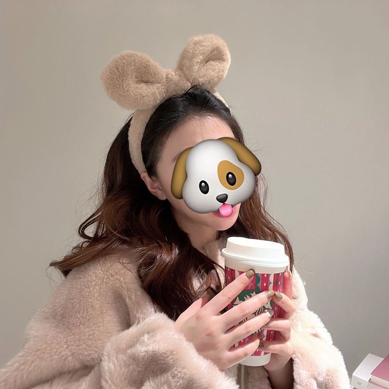 The plush rabbit ear headband is a new winter style. It can be used for facial masks, washing the face, and tying the hair. It is a cute and popular headband accessory Specification drawing