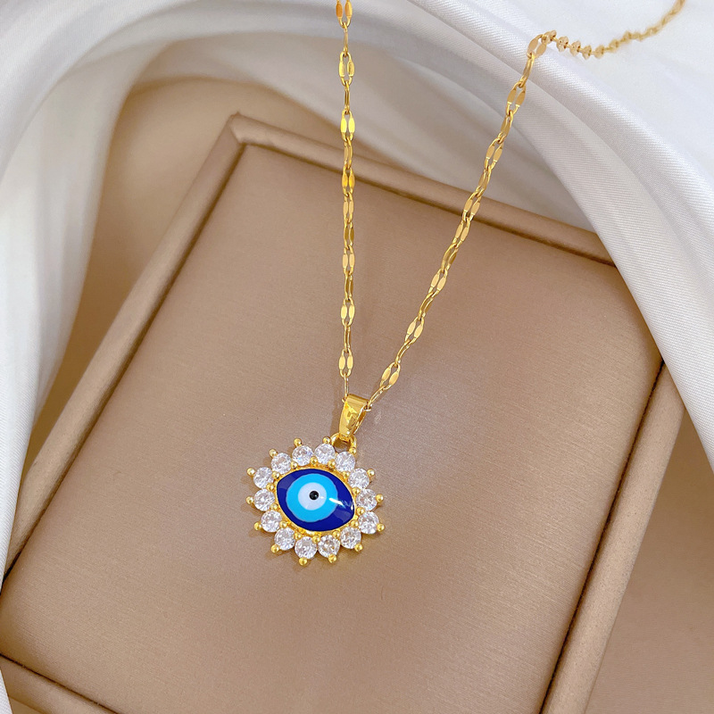 【 Titanium Steel 】 Oval eye Light Luxury Cross-border Banquet Wedding necklace, versatile collarbone chain for female Internet celebrities, titanium steel chain Application Scenario