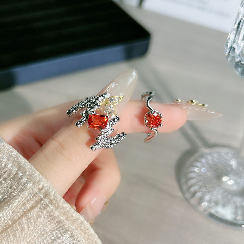 A simple, irregular pleated and irregular-shaped opening ring, a unisex style, light luxury red diamond, versatile, fashionable and niche index finger ring details Picture