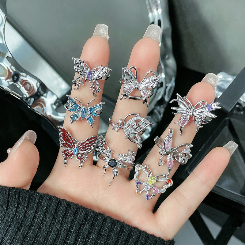 Irregular-shaped butterfly opening ring, a niche design for women, is light luxury, sweet, cool, fashionable and individual. It is a versatile accessory full figure