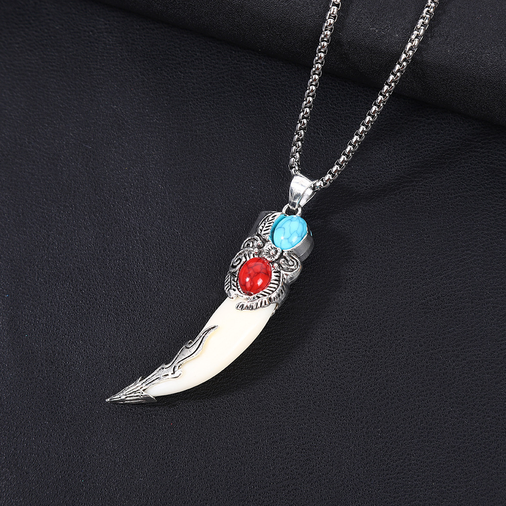 Retro and powerful death scythe simulation Wolf tooth titanium steel necklace, European and American hip-hop electroplated pendant accessories wholesale details Picture