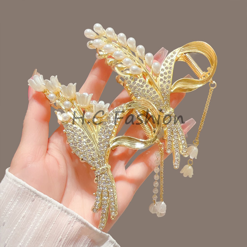 Lily of the valley wheat ear hair clip, a new Chinese-style grappling clip with a stepping tassel, and a shark clip for updo hair at the back of the head Application Scenario