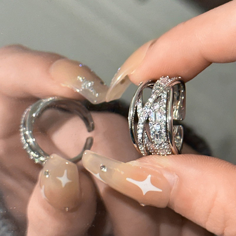 The light luxury and high-end line encirclement zircon open ring is a simple, fashionable, individual and niche design for women Specification drawing