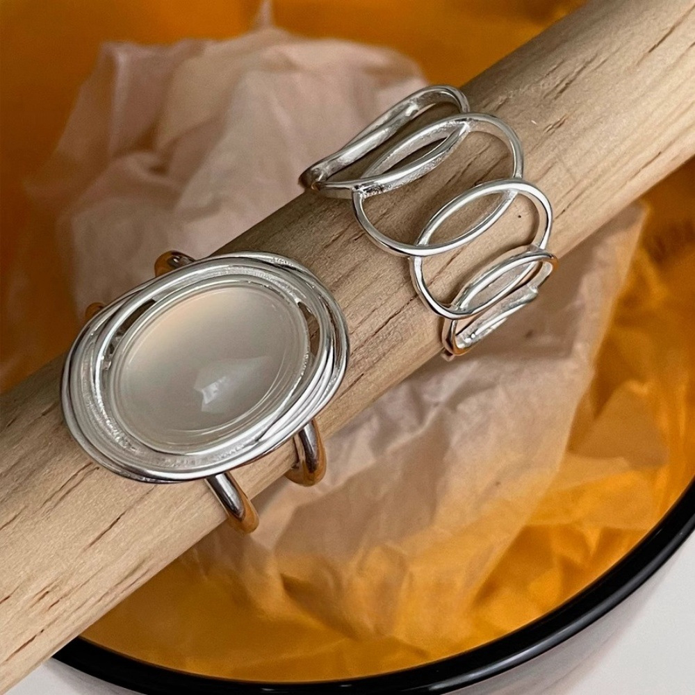 The "White Moonlight of the World" egg white stone Pigeon egg 925 sterling silver ring is a simple and unique women's ring jewelry with hollowed-out lines Item Picture