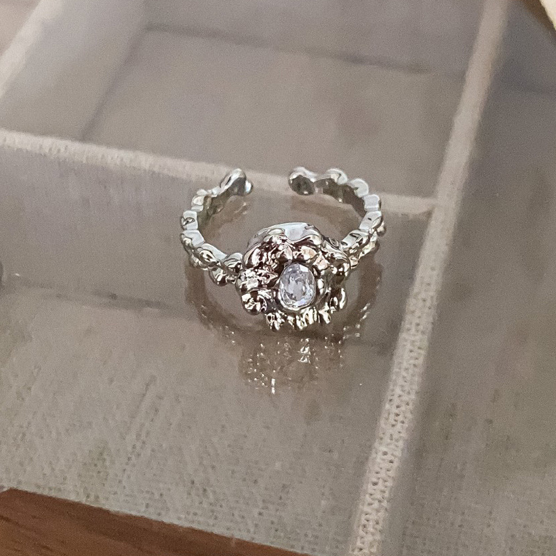 Irregular-shaped pleated texture open ring for women, zircon, individual, simple and cold style, niche design sense ring Application Scenario