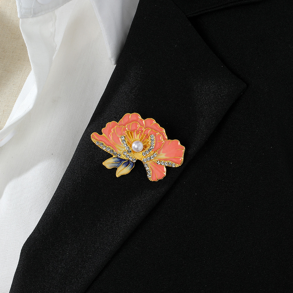 New Chinese-style diamond-encrusted gradient peony pearl brooch, a light luxury, high-end, niche and fashionable brooch with a touch of elegance Application Scenario