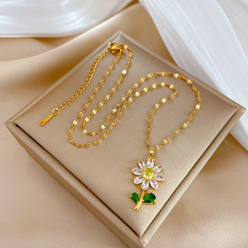 【 Titanium Steel 】 Zirconia flower light luxury zirconia collarbone chain, small Instagram influencer retro titanium steel necklace for women Specification drawing