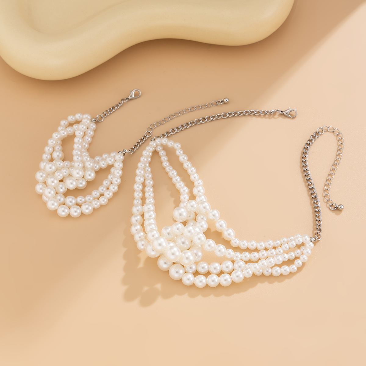 European and American cross-border jewelry, fashionable and multi-layered pearl necklace with patchwork and knotting, French light luxury style beaded choker Application Scenario