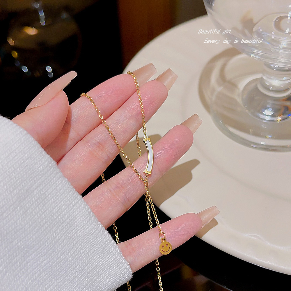 Titanium steel non-fading ins smiley face tassel necklace, non-fading light luxury niche design sense, fashionable and versatile collarbone chain Specification drawing