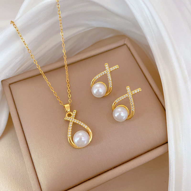 【 Titanium Steel 】 Necklace and earring set, light luxury Full diamonds, crossed pearls, personalized and elegant banquet earrings and necklaces full figure