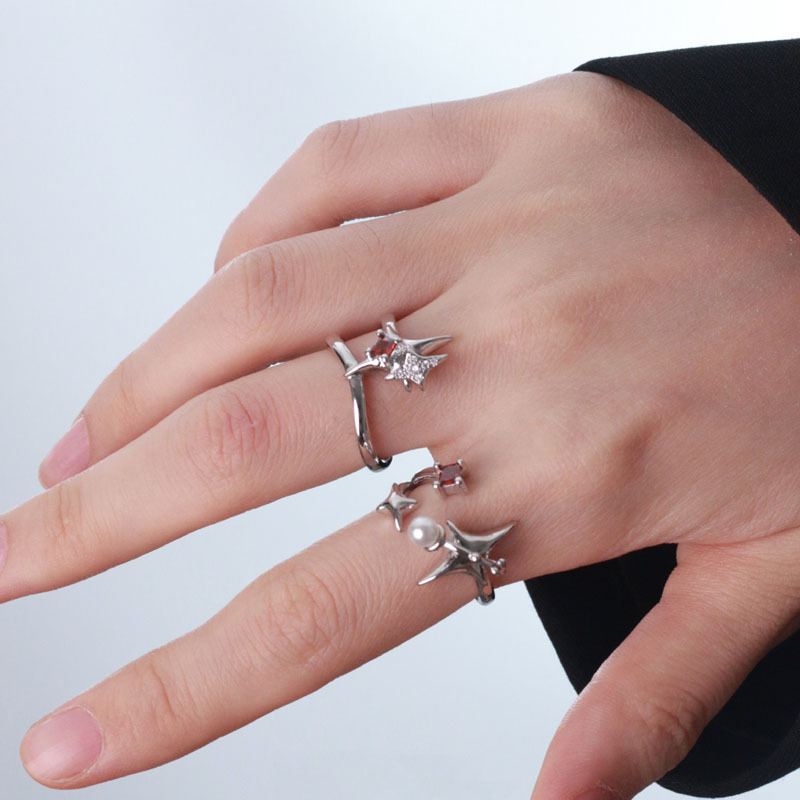 The trendy, light luxury and niche design of the red zircon starlight open ring exudes a sense of sophistication for women and a sweet, cool and spicy personality ring details Picture
