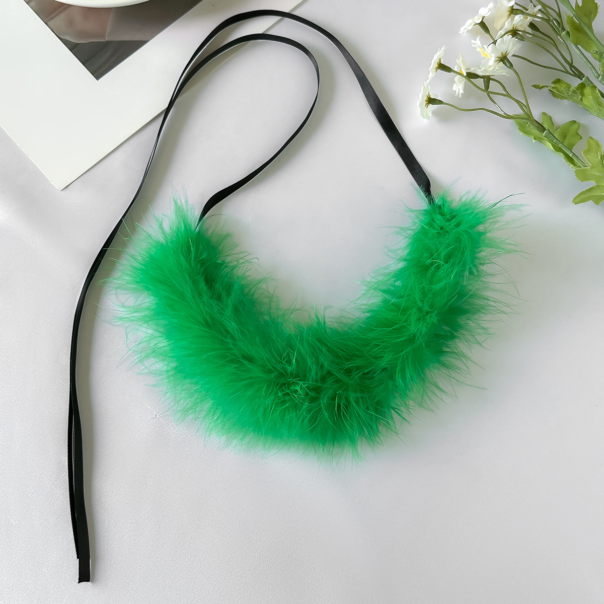 A short chcker sweet and cool feather collar ribbon furry women's necklace for cross-border exaggerated parties in Europe and America Application Scenario