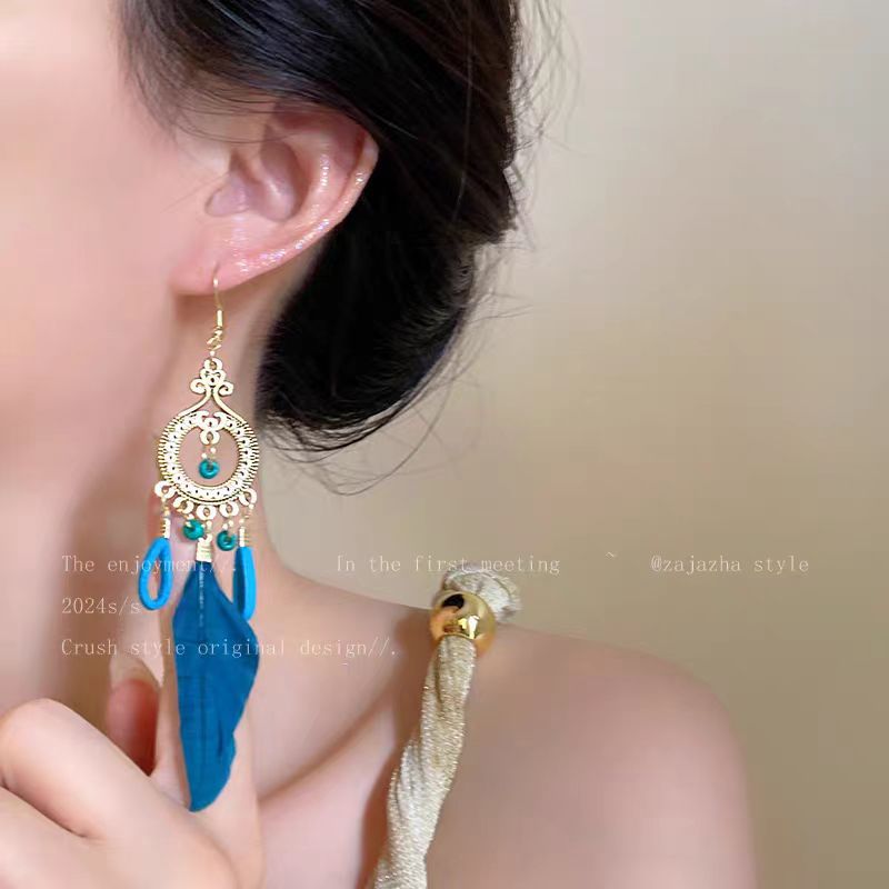 Super fairy tassel long ear hook summer retro ethnic Bohemian earrings travel photo feather travel earrings Application Scenario