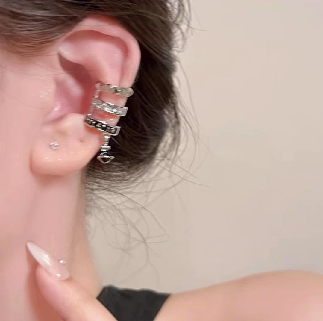 Sweet and cool, cold style multi-layer ear bone clip women's 2025 new fashionable and elegant earrings and earrings with a light luxury and high-end feel details Picture