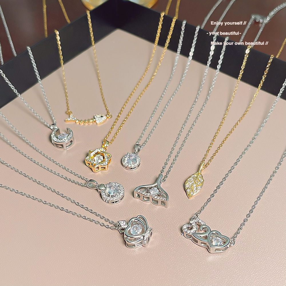 Student accessories: Titanium steel necklace, angel pendant with a heart, versatile necklace, popular and simple pendant, collarbone chain full figure