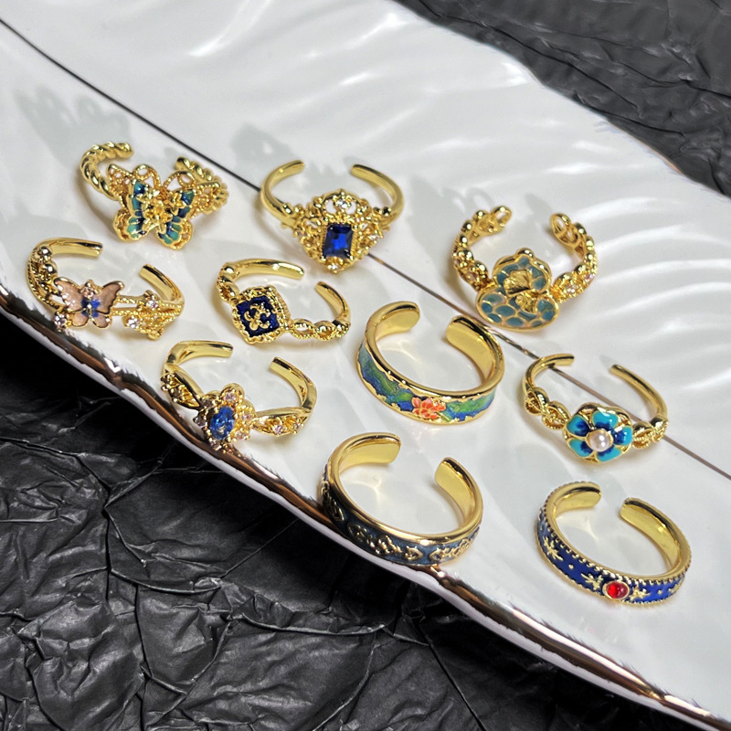 A niche design sense, new Chinese style, light luxury and high-end enamel butterfly exquisite open ring, a fashionable and elegant ring for women full figure
