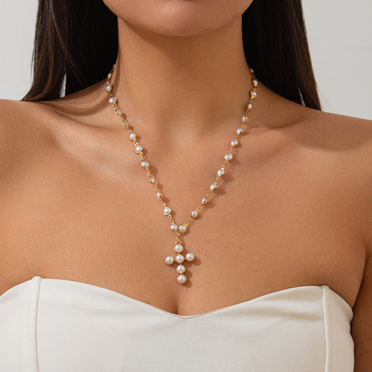 European and American cross-border jewelry, Gothic style cross alloy pendant necklace, fashionable imitation pearl beaded collarbone chain full figure