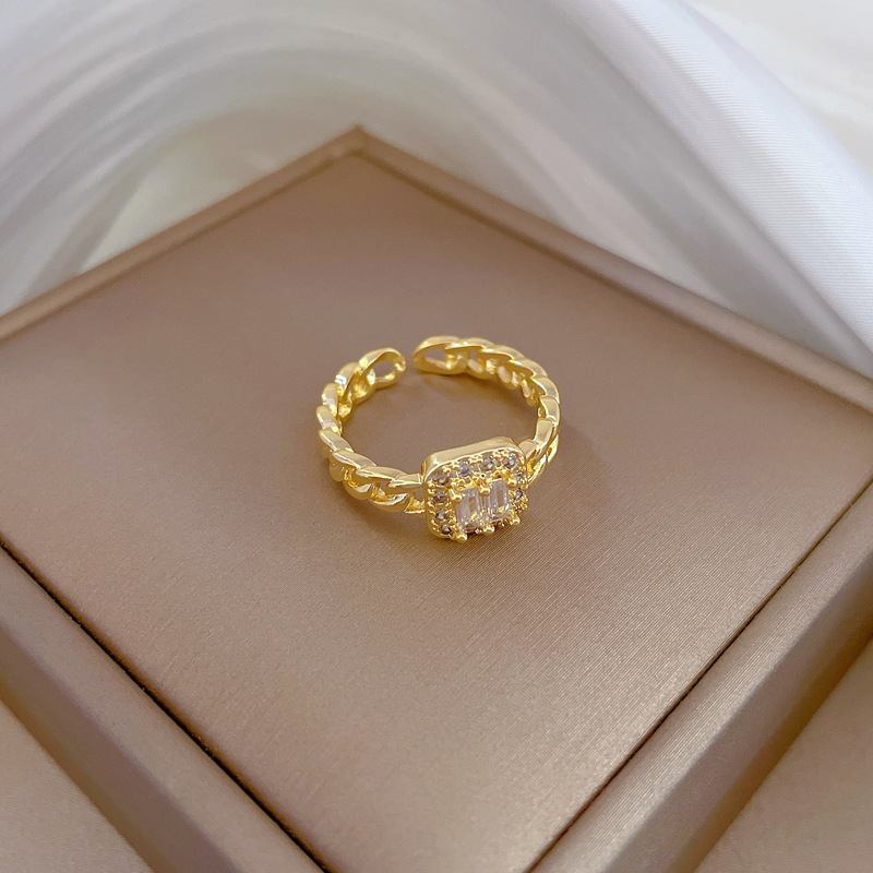 【 Real gold electroplating 】 Open square women's fashion slightly inlaid light luxury ring index finger ring, the same style as Internet celebrities, cold style Application Scenario