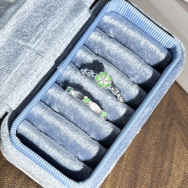 This forest-themed, fresh green gradient flower fashionable open ring is a simple and versatile index finger ring with a cold and elegant style for women Application Scenario