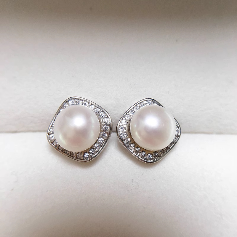 Xuhui brand exquisite and light luxury copper plated with real gold and set with zircon 925 silver needle cube sugar freshwater pearl, luxurious design and fashionable stud earrings Specification drawing