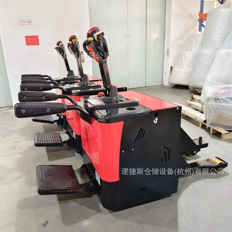 3-ton electric tractor, factory trailer head, airport handling vehicle, factory cargo towing, A-frame rear station trailer head full figure