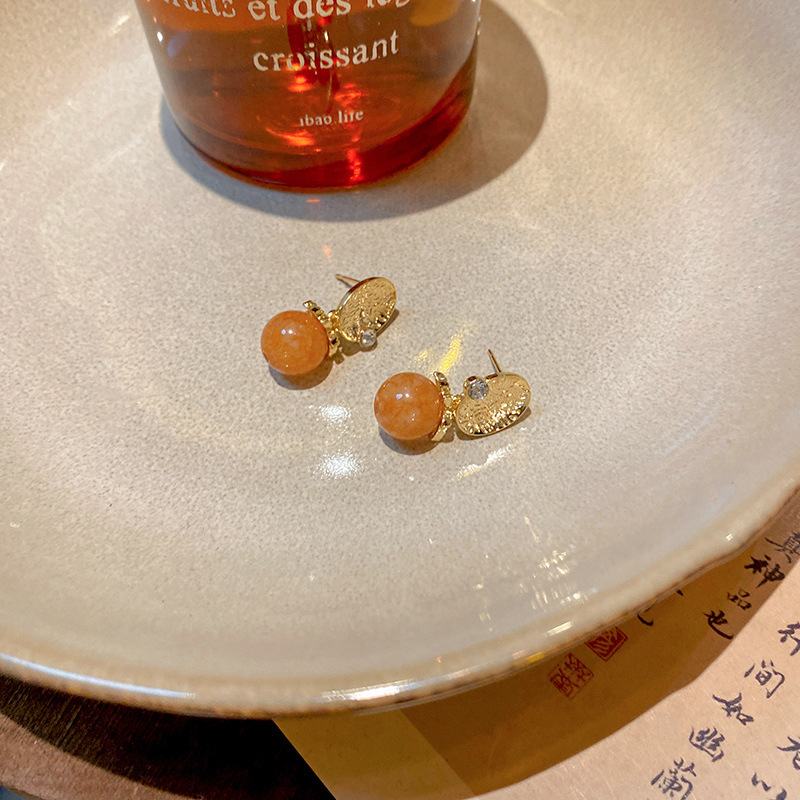 New Chinese-style retro high-end amber earrings, trendy and versatile for women on Instagram, elegant tiger's eye stone ear studs, popular earrings Application Scenario