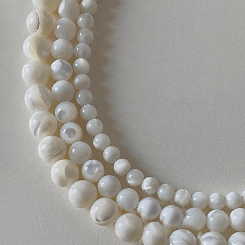A light luxury horseshoe shell beaded necklace for women, a French retro, elegant and versatile necklace and collarbone chain Application Scenario
