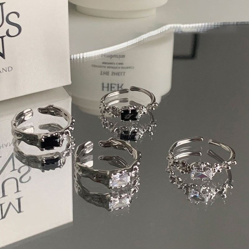 A Korean-style niche design transparent zircon ring with a cold texture for women, irregular and fashionable with an adjustable opening full figure