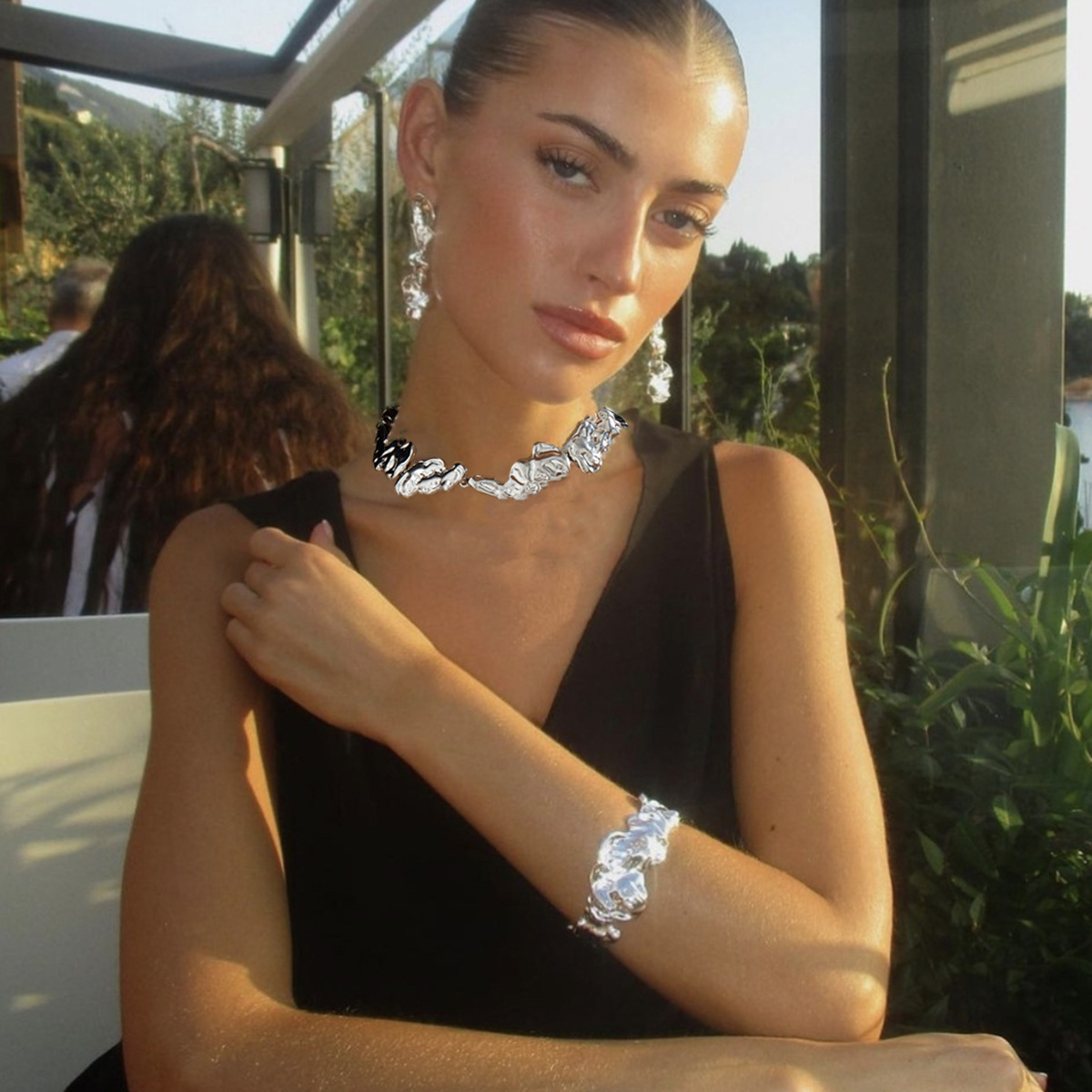 European and American niche pleated liquid metal style choker cross-border simple lava irregular retro collar accessory details Picture