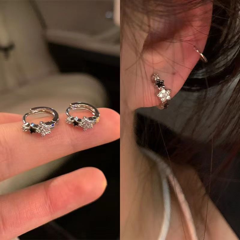 Sweet and cool style ~ Unique and versatile, exquisite and small star-shaped ear buckles for women, simple, fashionable and niche design sense ear studs and earrings full figure