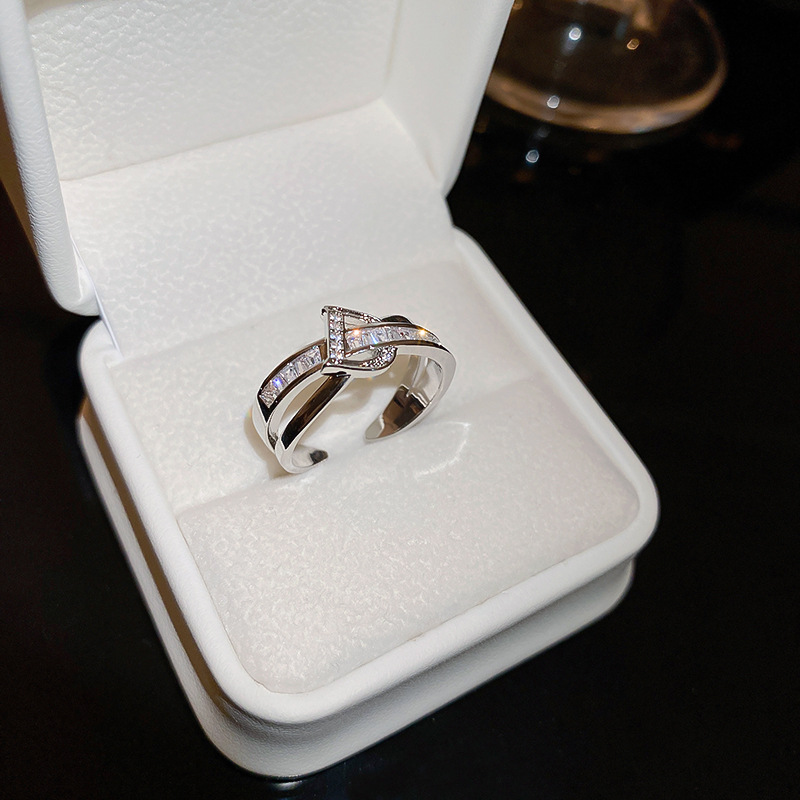 A light luxury and cold style, full diamond zircon letter D open ring, a niche design for women, fashionable, individual and high-end ring full figure