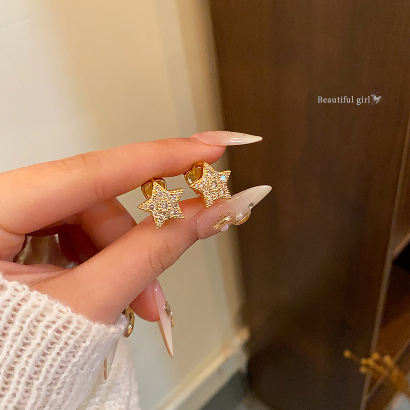 Micro-inlaid zircon five-pointed star ear buckles for women, with a light luxury, niche and high-end feel, are unique and elegant earrings and fashionable commuting earrings full figure