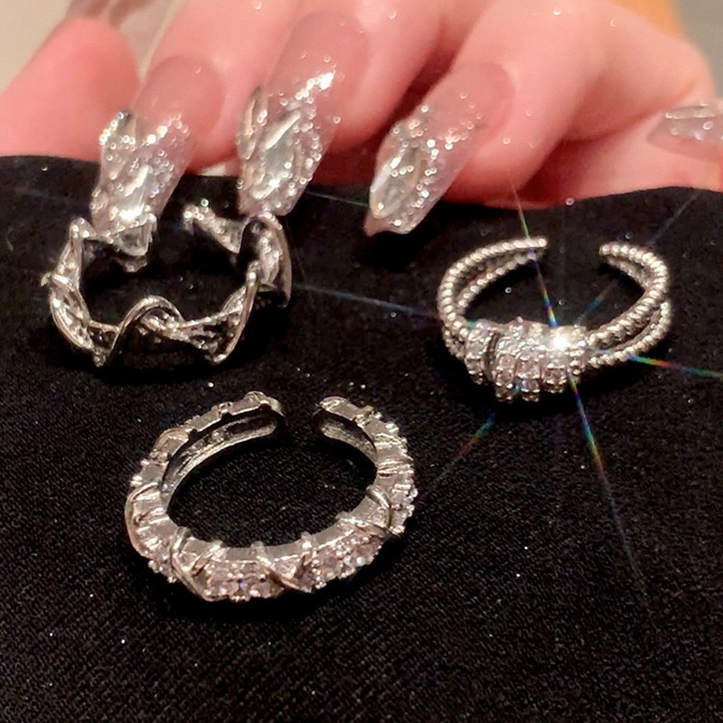 Cold style geometric open ring for women, niche design, plain ring, simple, fashionable and individual zircon couple ring Application Scenario