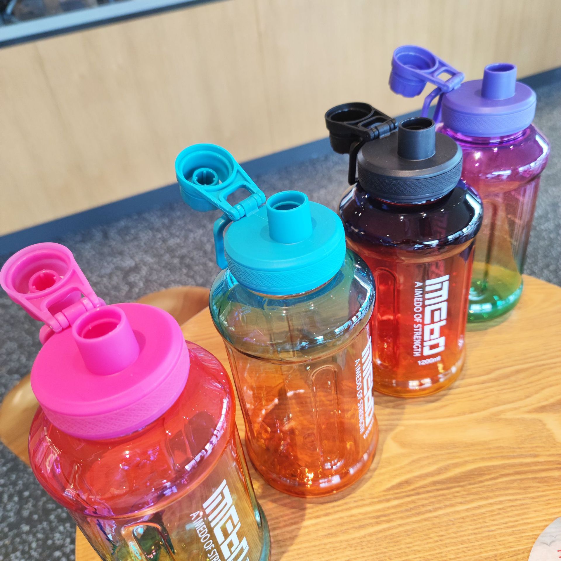 Wholesale summer high appearance level PC plastic water cups, portable handles, adult outdoor sports water bottles, colorful direct drinking water bottles details Picture