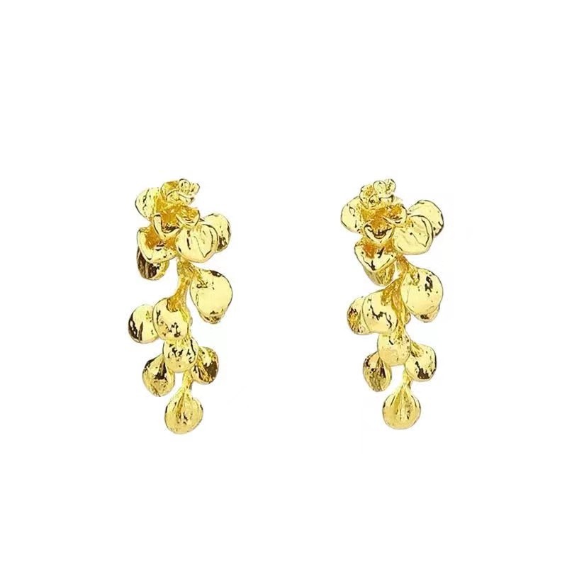 Golden gilt leaf tassel earrings for women's autumn and Winter 2025 new bestsellers, retro, light luxury and high-end earrings Item Picture