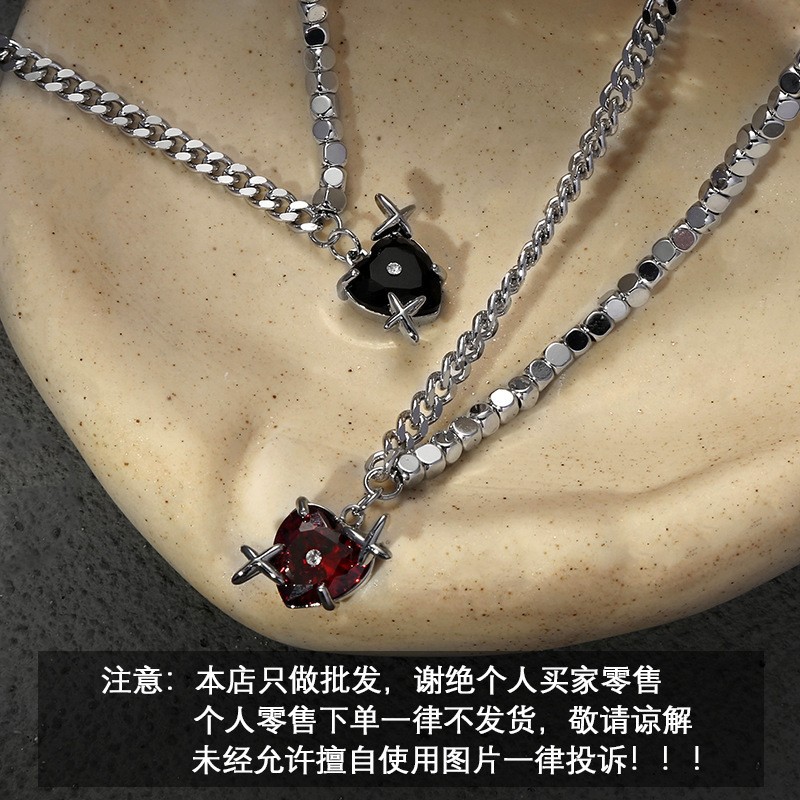 Four-pointed star heart necklace for women wholesale, dark style, sweet and cool, niche design, sweater chain, fashionable and exquisite gift necklace Application Scenario